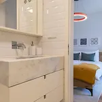 Stunning In Heart Of By Lovelystay Apartamento