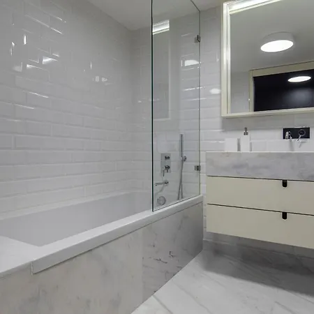 Two Bedroom With Ac In Baixa By Lovelystay *